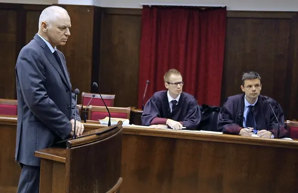 “Krivde ne priznavam,” je na predobravnavnem naroku dejal Andrej Lovšin. O drugih dejstvih iz obtožnice se ni želel izjasnjevati.