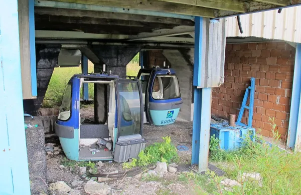 Naprave na smučišču Kanin so v zelo slabem stanju in bi bilo treba za njihov ponoven zagon vložiti ogromno denarja, zato je po mnenju nekdanjega bovškega župana Siniše Germovška vrednost “bliže ničli kot milijonom”.