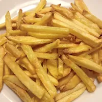 Poseganje po nezdravi hrani in naklonjenost do nje otrokom privzgoji že družina. 