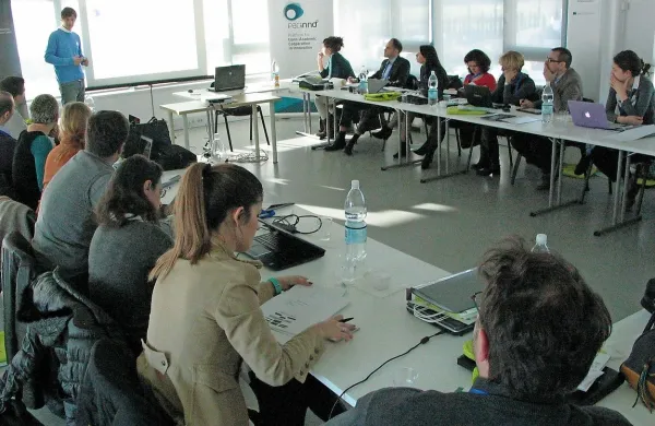24 mladih raziskovalcev iz osmih držav v Ajdovščini pridobiva znanja iz podjetništva in upravljanja s projekti. 