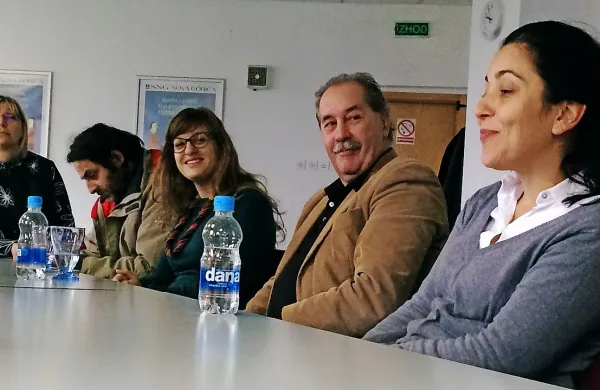 V.d. direktorica Neda Rusjan Bric (levo) z ustvarjalno ekipo:  igralcem Gorazdom Jakominijem, dramaturginjo Terezo Gregorič, režiserjem Markom Sosičem in igralko Marjuto Slamič.