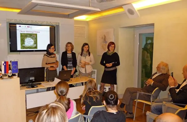 Zadnji sad projekta Revita Belaj je knjižica Okusi dišečega Krasa, ki so jo predstavile avtorice  Andrejka Cerkvenik, Milena Štolfa, Jana Pečečnik in Ksenija Krajšek Mahorčič (na fotografiji z leve).