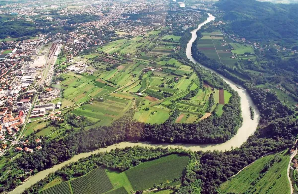 V EZTS verjamejo, da se v ureditvi območja ob Soči na slovenski in italijanski strani skriva velik turistični potencial.