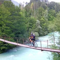 Brvi čez Sočo je že veliko, v kratkem naj bi jo postavili tudi pri kajakaškem centru  v Solkanu. Zanjo že imajo gradbeno dovoljenje. 