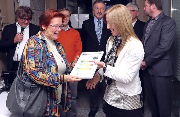 Lastniki stanovanj v Prisojah in v Olmu so se včeraj razveselili novih energetskih izkaznic.
