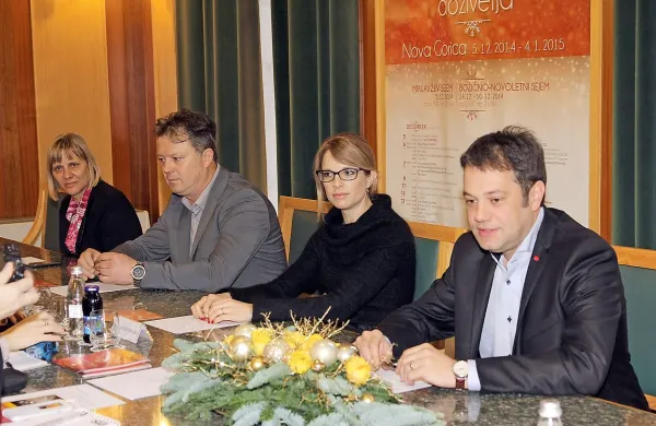 Župan Matej Arčon (desno) napoveduje   leto varčevanja, pri vodenju občine mu bosta kot podžupana pomagala Ana Zavrtanik Ugrin in Marko Tribušon. 