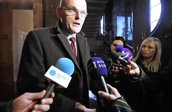 Za pravosodnega ministra Gorana Klemenčiča je institut uklonilnega zapora, vsaj kar se njegovega mandata tiče, mrtev.