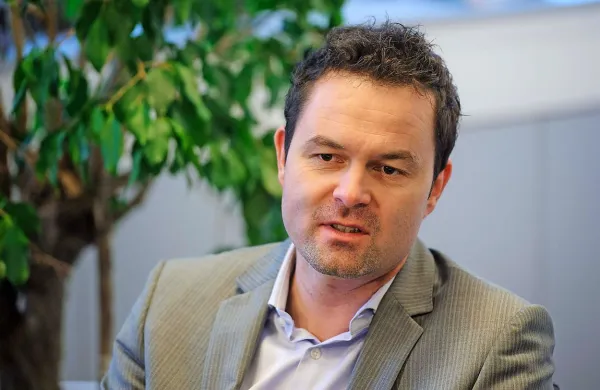 Predsednik uprave Adrie Airways Mark Anžur je prepričan, da bo dogovor o letenju pod skupno oznako prispeval k prepoznavnosti obeh prevoznikov na domačih trgih.