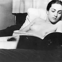 Pomembna umetnikova muza in model je bila tudi Méret Oppenheim. 