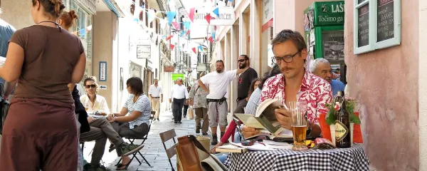Igralec Marko Mandić pred Cameralom v filmu  Štiri stvari, ki sem jih hotel početi s tabo.   Miha Knific ga je minulo poletje  snemal v Kopru. 