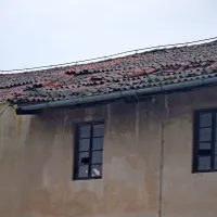 Objekt nameravajo najprej zaščititi pred nadaljnjim propadanjem. 
