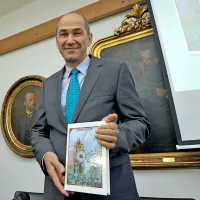 Pri založbi Nova obzorja je izšel prvi zgodovinski roman predsednika SDS Janeza Janše z naslovom Noriško kraljestvo, Beli panter.