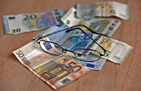 Red bratov frančiškanov, ki sledijo srednjeveškemu svetniku svetemu Frančišku, je na robu finančnega zloma, je danes poročala nemška tiskovna agencija dpa.