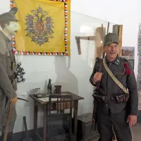 Miloš Domevšček se lahko hitro prelevi v bosanskega vojaka. 