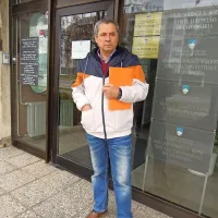 Habib Dedić od koprske občine terja nekaj manj kot 54.000 evrov za prestane bolečine in škodo, ki jih je utrpel zaradi rušenja ribiške okrepčevalnice.   