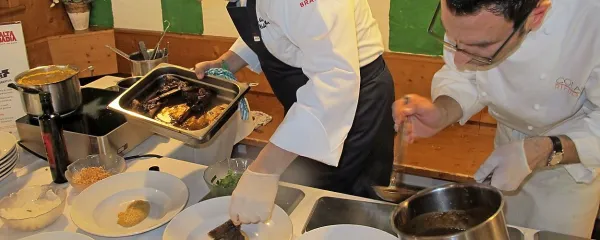 Norbert Niederkofler, prvi kuhar Dolomitov, se je tokrat odločil za jagnjetino.