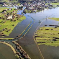 Tudi na kraškem svetu poplave niso redkost. Takšen je bil 14. novembra letos pogled iz zraka na Trnje.   