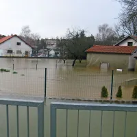 Ob letošnjih prvih poplavah, 19. januarja, je voda  poplavila več cest in hiš v središču Ilirske Bistrice. 