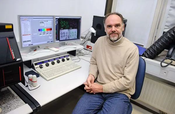  Vodja laboratorija za biotehnologijo na Kemijskem inštitutu Roman Jerala
