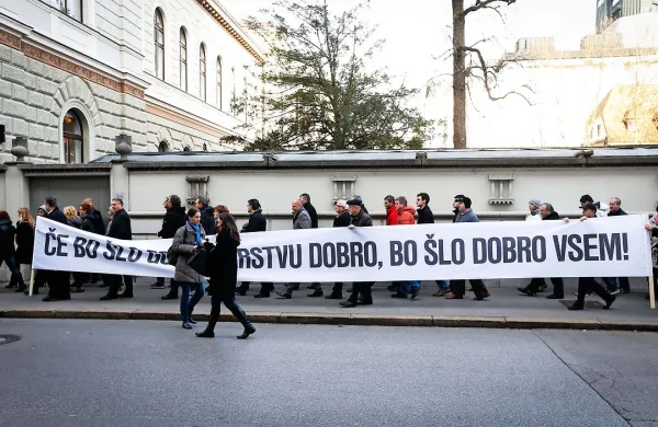 Protestni shod Konfederacije sindikatov Slovenije Pergam in Gospodarske zbornice Slovenije proti dodatnim okoljskim dajatvam.
