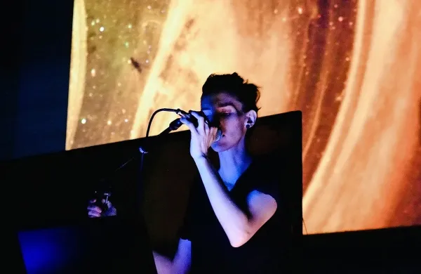 Na drugem festivalu Izis bo premiero doživela nova plošča Juneshelen. 
