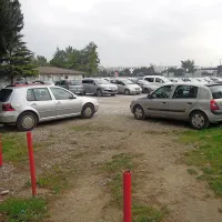Makadam ob nekdanjem dispanzerju medicine dela postaja vse bolj priljubljen.