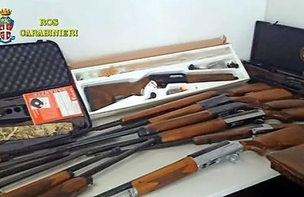 Del orožja, ki so ga orožniki zasegli med sklepnim delom akcije Črni orel.