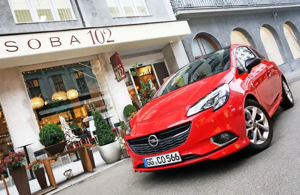 Vzorčna corsa na ljubljanskih ulicah.
