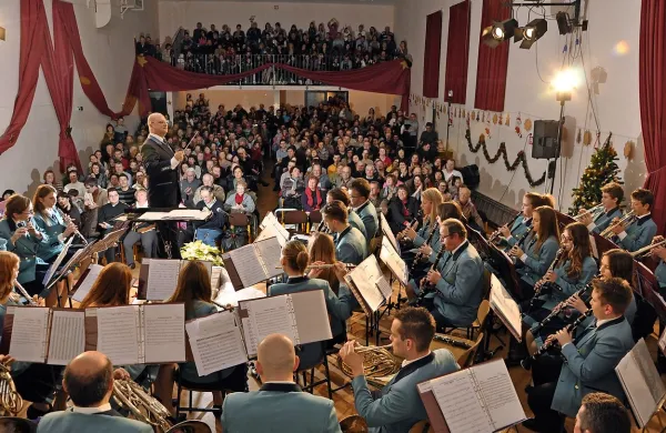 Pihalni orkester Marezige bo danes dobil novega dirigenta.