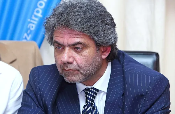 Antonio Gervasio je izračunal, da se mu ne splača v zrak poslati tretjino polnega letala.