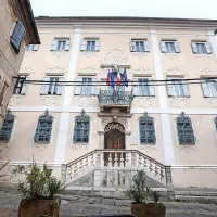 Izolska občina  načrtuje  celovito obnovo Palače Besenghi degli Ughi, ki je eden najodličnejših primerov poznobaročne arhitekture v Istri iz obdobja poznega 18. stoletja.