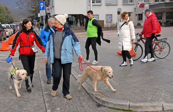 Med udeleženci so bili tudi vodniki službenih psov s svojimi štirinožnimi prijatelji.