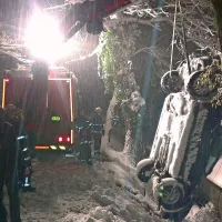 Na lokalni cesti med Idrijo pri Bači in Ponikvami je voznika z avtom zaneslo s ceste.  