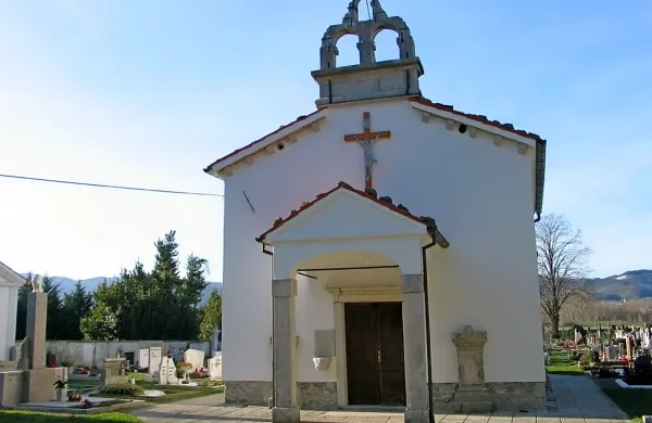 Cerkvica sv. Jožefa z novim opleskom