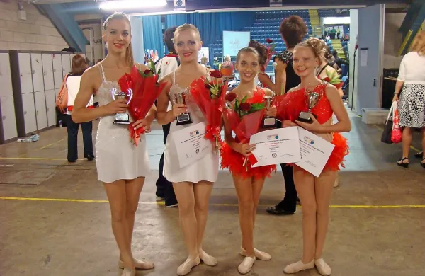 Maša Kovač, Živa Kovač, Hana Česnik, Aneja Kodermac so v dvojicah na SP prišle do šestega mesta.