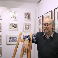 Matelič Janez je v svoji galeriji razstavil v grafike ujete portrete znanih in manj znanih osebnosti.