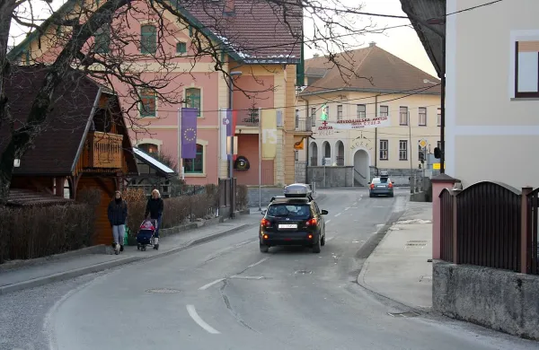 Občina Cerkno sicer ni postala razvita kot Švica, se pa po številnih kazalnikih dobro drži. Velika težava pa je odseljevanje, saj ima zdaj desetino manj prebivalcev kot pred dvajsetimi leti.