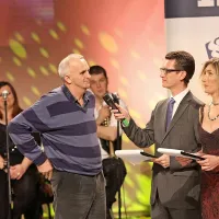 Voditeljski par,  brat in sestra Marko in Valentina Sancin pri poznavanju športa ni blestel. Dopolnjeval ga je Zoran Jerončič (levo), ki je kot  prvi trener prevzel nagrado za odbojkarja  Lorisa Maniaia. 