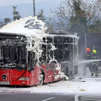 Le nekaj dni po predstavitvi rdečih avtobusov - nekaterih novih, drugih le prebarvanih - v Kopru se je eden od njih v bližini soseske Semedelski razgledi vžgal in v plamenih počakal na gasilce.