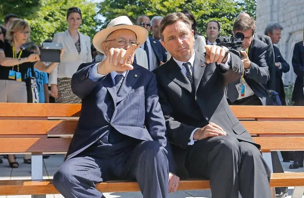 Giorgio Napolitano je kot predsednik države letos poleti še utegnil obiskati Slovenijo (na fotografiji z Borutom Pahorjem na Sveti Gori), pri 89 letih pa se poslavlja.  