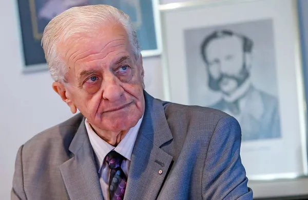 Po dolgotrajni bolezni je včeraj v 73. letu starosti umrl predsednik Rdečega križa Slovenije (RKS) Franc Košir.