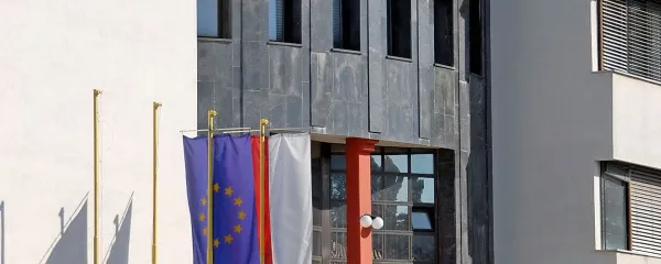 Bo univerza s takim imenom končala v Vipavi?