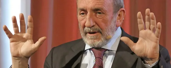 Umberto Galimberti filozof: “Živimo v kulturi, ki je denar ustoličila kot simbolični generator vseh vrednot. In ni je družbe, ki bi lahko obstala zgolj na temelju ene in edine vrednote. Dandanes nismo več sposobni ugotoviti, kaj je lepo, kaj je prav,