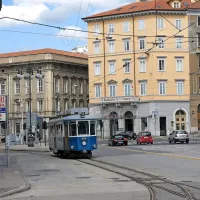 V Trstu se tramvajeva pot prične na Trgu Oberdan.  