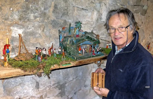 Upokojenemu režiserju Gregorju Tozonu so najdražje jaslice,  ki mu jih je dala mama ob odhodu od doma.