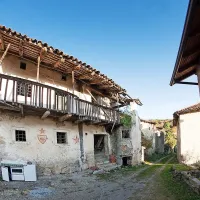 Razpršeni hotel bi nastal s pozorno in spoštljivo obnovo starih vaških stavb. 