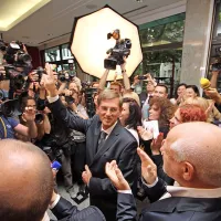 Pol leta po veličastni zmagi na volitvah se vlada, ki jo je sestavil Miro Cerar, sooča s presenetljivo visokim padcem zaupanja med državljani. 