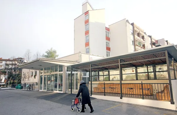V novogoriškem domu upokojencev trenutno kot samoplačniki bivajo trije italijanski državljani. 