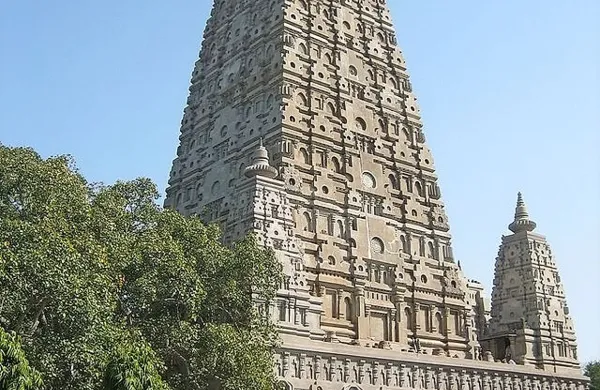V bližini budističnega romarskega središča Bodhgaya na vzhodu Indije je skupina moških ugrabila in posilila 22-letno japonsko turistko.