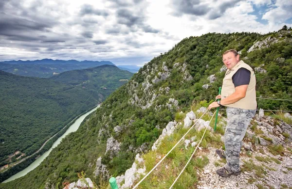 Sabotin je lani obiskalo približno  40.000 ljudi. Na fotografiji je   Bogdan Potokar, oskrbnik parka miru na Sabotinu. 